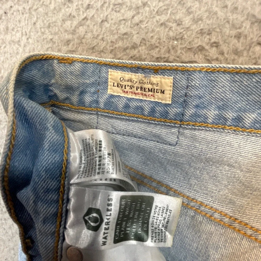 Levis Premium 501 Original Shorts Womens 28 Light Wash Blue Excellent Cut Off - Picture 2 of 8